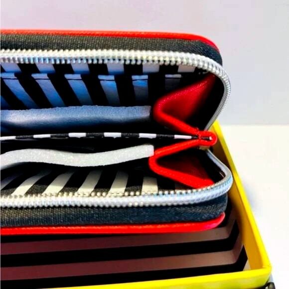 NWT Marc Tetro Red French Bulldog Dog Zip Wristlet Wallet Pouch Clutch - Picture 5 of 5